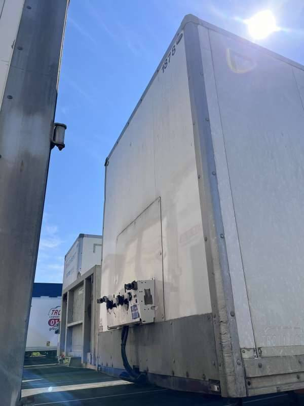 Semi-remorque 3 Essieux 38 TONNES 2 PORTES AR DOUBLE PLANCHER STEELBOX - Semireboque furgão: foto 5 Semi-remorque 3 Essieux 38 TONNES 2 PORTES AR DOUBLE PLANCHER STEELBOX - Semireboque furgão: foto 5