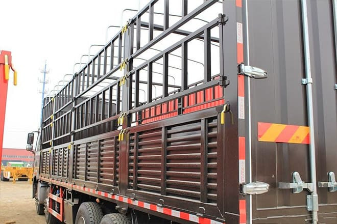 FAW FAW J6P Livestock Truck for Sale in Uganda - Caminhão transporte de gado: foto 4 FAW FAW J6P Livestock Truck for Sale in Uganda - Caminhão transporte de gado: foto 4