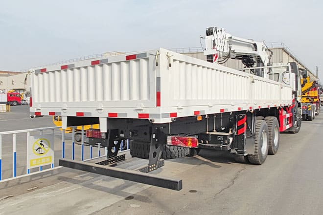 FAW FAW Truck Mounted Crane with Hydraulic Boom for Sale in Kuwait - Caminhão grua: foto 3 FAW FAW Truck Mounted Crane with Hydraulic Boom for Sale in Kuwait - Caminhão grua: foto 3