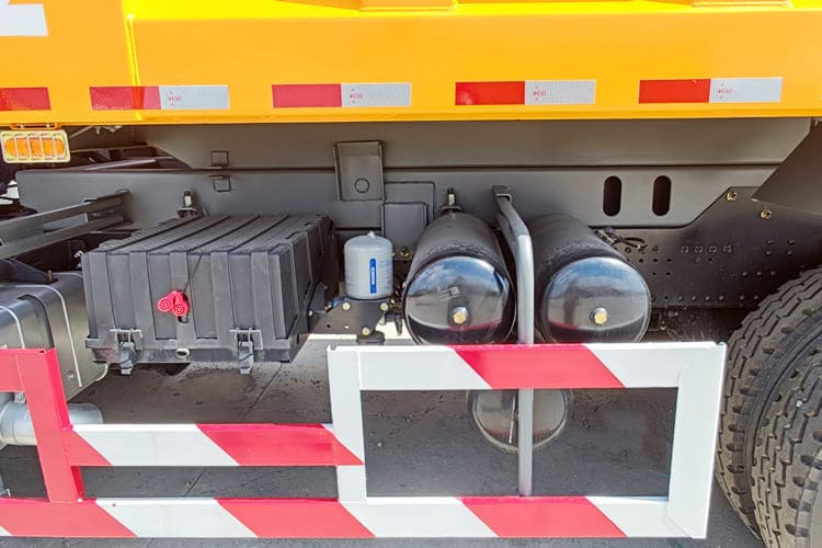 SHACMAN F2000 Shacman Truck for sale in Tanzania - Caminhão basculante: foto 3 SHACMAN F2000 Shacman Truck for sale in Tanzania - Caminhão basculante: foto 3