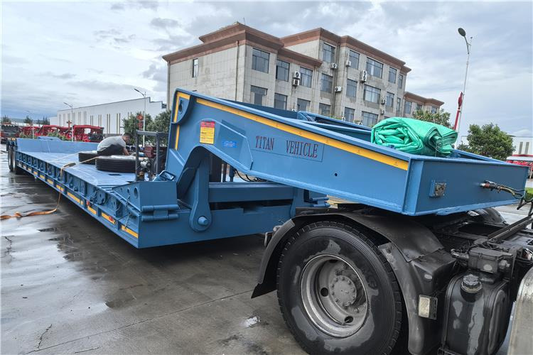 TITAN 2 Axle 80 Ton Detachable Gooseneck Trailer for Sale In Nigeria - Semireboque baixa: foto 3 TITAN 2 Axle 80 Ton Detachable Gooseneck Trailer for Sale In Nigeria - Semireboque baixa: foto 3