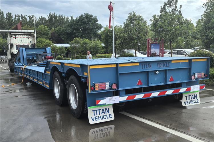 TITAN 2 Axle 80 Ton Detachable Gooseneck Trailer for Sale In Nigeria - Semireboque baixa: foto 2 TITAN 2 Axle 80 Ton Detachable Gooseneck Trailer for Sale In Nigeria - Semireboque baixa: foto 2