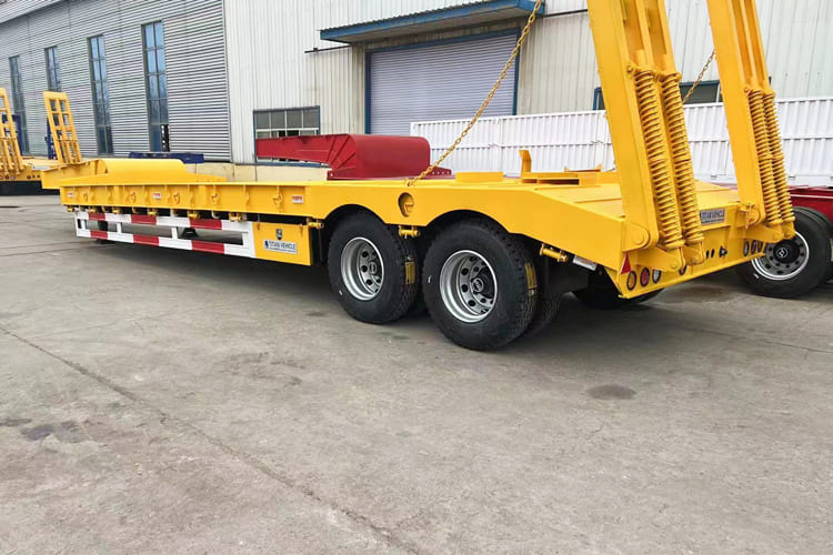 TITAN 2 Axle Low Bed Trailer for Sale in Guyana - Semireboque baixa: foto 4 TITAN 2 Axle Low Bed Trailer for Sale in Guyana - Semireboque baixa: foto 4