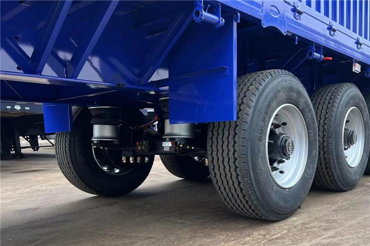 TITAN 3 Axle Cargo Fence Trailer with Air Suspension Transport Animal - Semireboque transporte de gado: foto 3 TITAN 3 Axle Cargo Fence Trailer with Air Suspension Transport Animal - Semireboque transporte de gado: foto 3