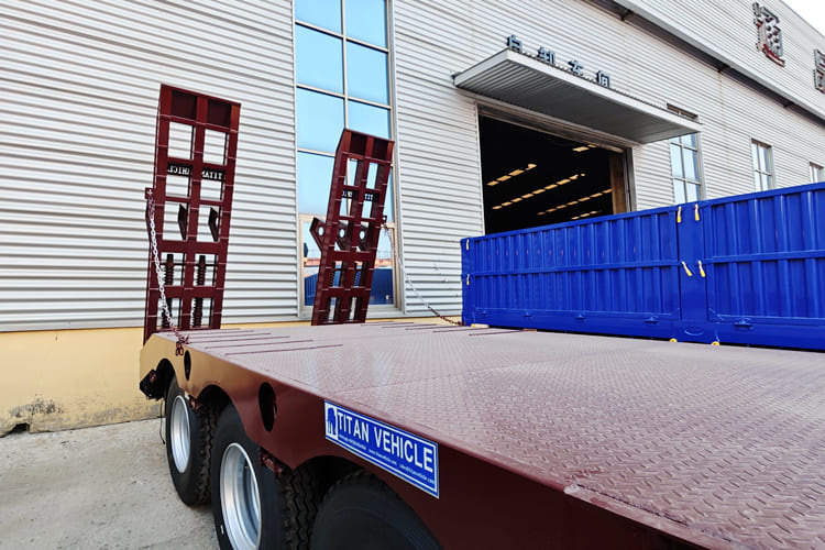 TITAN 3 Axle Low Bed Trailer for Sale in Saudi Arabia - Semireboque baixa: foto 4 TITAN 3 Axle Low Bed Trailer for Sale in Saudi Arabia - Semireboque baixa: foto 4
