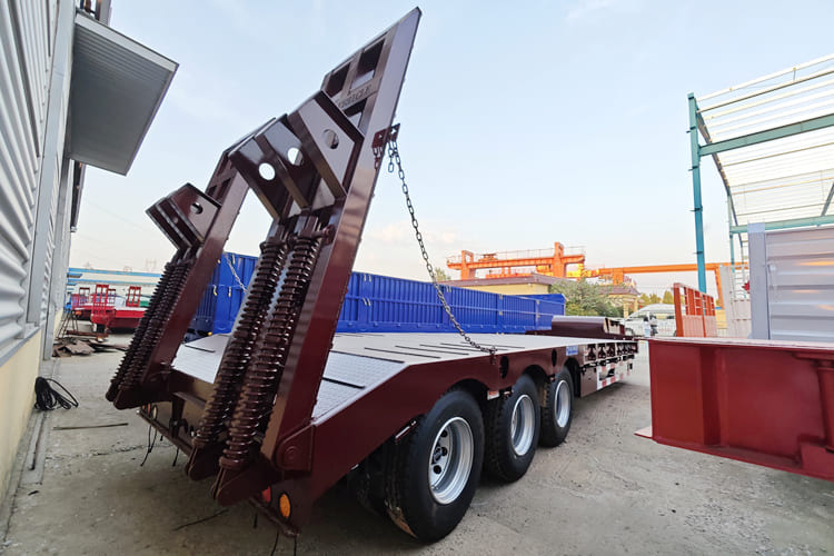 TITAN 3 Axle Low Bed Trailer for Sale in Saudi Arabia - Semireboque baixa: foto 2 TITAN 3 Axle Low Bed Trailer for Sale in Saudi Arabia - Semireboque baixa: foto 2