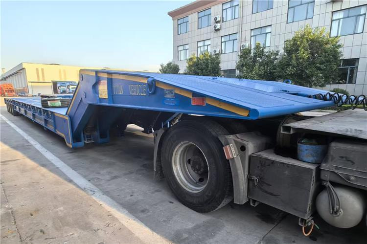TITAN 4 Line 8 Axle Folding Gooseneck Trailer for Sale In Sudan - Semireboque baixa: foto 2 TITAN 4 Line 8 Axle Folding Gooseneck Trailer for Sale In Sudan - Semireboque baixa: foto 2