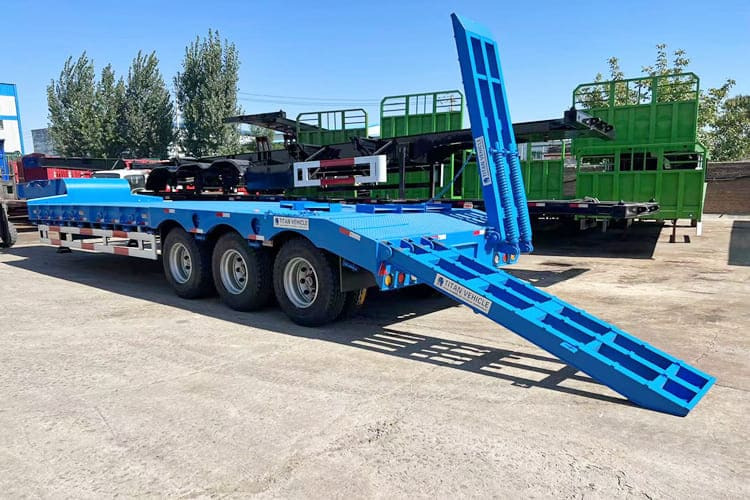 TITAN 60 Tons Lowbed Trailer for Sale in Malawi - Semireboque baixa: foto 2 TITAN 60 Tons Lowbed Trailer for Sale in Malawi - Semireboque baixa: foto 2