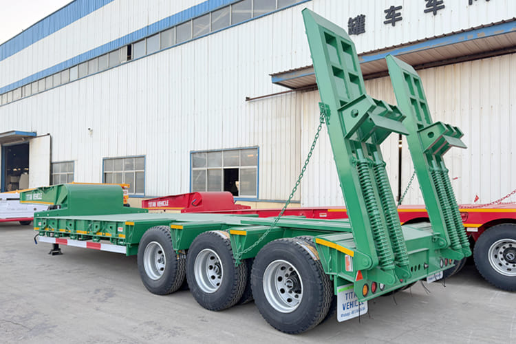 TITAN Exposed Tyre 3 Axle 80 Tons Low Bed Trailer Price - Semireboque baixa: foto 2 TITAN Exposed Tyre 3 Axle 80 Tons Low Bed Trailer Price - Semireboque baixa: foto 2
