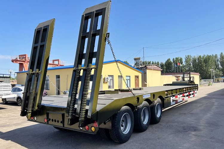 TITAN Low Bed Trailer Truck for Sale in Zambia - Semireboque baixa: foto 3 TITAN Low Bed Trailer Truck for Sale in Zambia - Semireboque baixa: foto 3