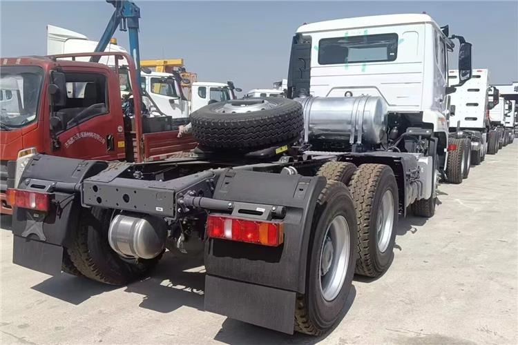SINOTRUK Hohan NX Truck Price 371 hp 10 Wheeler for Sale In Tanzania - Tractor: foto 5 SINOTRUK Hohan NX Truck Price 371 hp 10 Wheeler for Sale In Tanzania - Tractor: foto 5