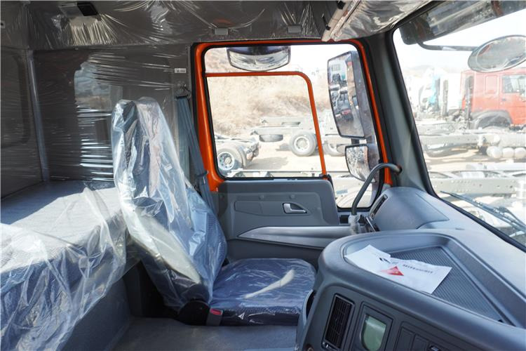 SINOTRUK Howo 371hp 6x4 10 Tires Truck Head for Sale In Jamaica - Tractor: foto 5 SINOTRUK Howo 371hp 6x4 10 Tires Truck Head for Sale In Jamaica - Tractor: foto 5