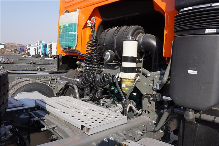 SINOTRUK Howo 371hp 6x4 10 Tires Truck Head for Sale In Jamaica - Tractor: foto 4 SINOTRUK Howo 371hp 6x4 10 Tires Truck Head for Sale In Jamaica - Tractor: foto 4