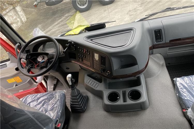 SINOTRUK Howo 371hp Truck Head for Sale In Tanzania - Tractor: foto 3 SINOTRUK Howo 371hp Truck Head for Sale In Tanzania - Tractor: foto 3