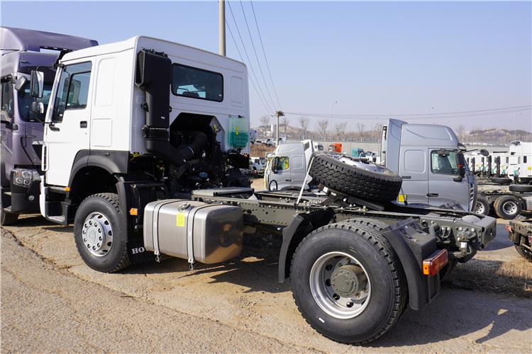 SINOTRUK Howo 430 Truck Head for Sale In Zambia - Tractor: foto 2 SINOTRUK Howo 430 Truck Head for Sale In Zambia - Tractor: foto 2