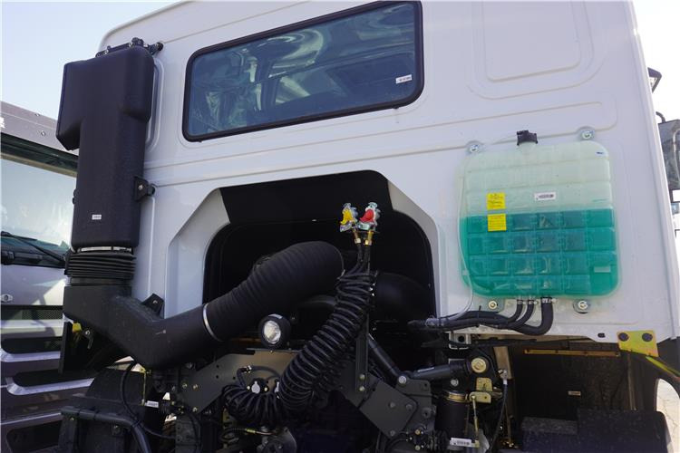 SINOTRUK Howo 430 Truck Head for Sale In Zambia - Tractor: foto 4 SINOTRUK Howo 430 Truck Head for Sale In Zambia - Tractor: foto 4