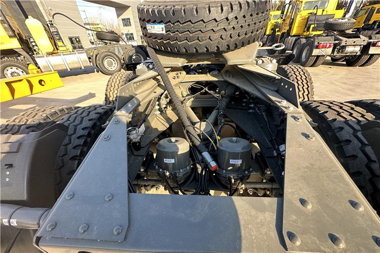 SINOTRUK Howo New Model 371 HP Truck Head for Sale In Zambia - Tractor: foto 5 SINOTRUK Howo New Model 371 HP Truck Head for Sale In Zambia - Tractor: foto 5