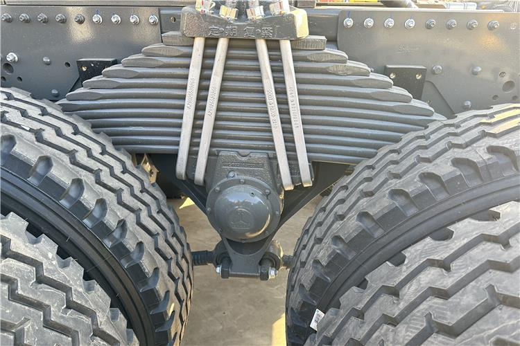 SINOTRUK Howo New Model 371 HP Truck Head for Sale In Zambia - Tractor: foto 4 SINOTRUK Howo New Model 371 HP Truck Head for Sale In Zambia - Tractor: foto 4