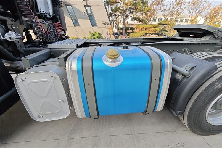 SINOTRUK Second Hand Howo 380hp 6x4 Truck Tractor for Sale In Tanzania - Tractor: foto 5 SINOTRUK Second Hand Howo 380hp 6x4 Truck Tractor for Sale In Tanzania - Tractor: foto 5