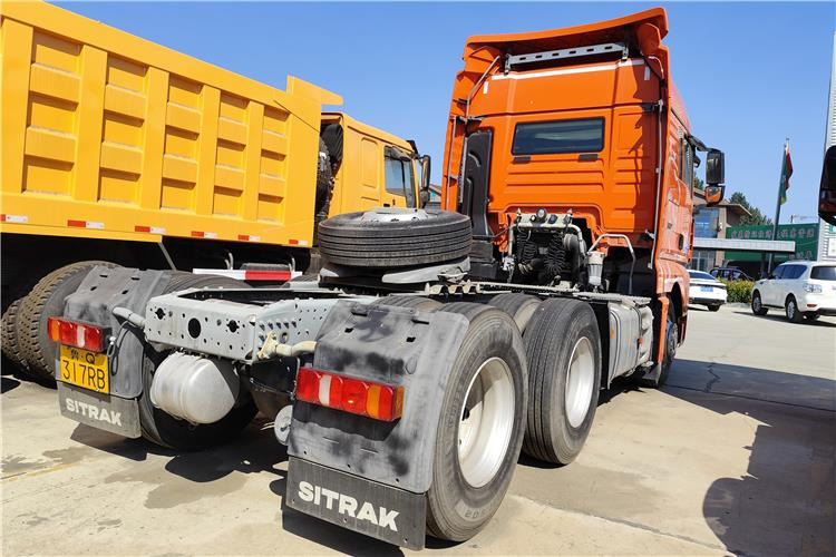 Sinotruk Used Sitrak Tractor Truck 6x4 for Sale In Uganda - Tractor: foto 2 Sinotruk Used Sitrak Tractor Truck 6x4 for Sale In Uganda - Tractor: foto 2