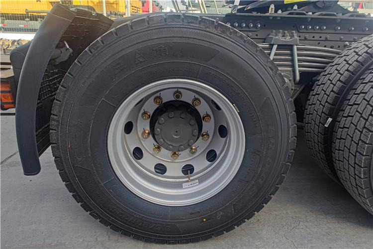 Sinotruk Howo 380hp 6x4 truck tractor for sale in Congo - Tractor: foto 4 Sinotruk Howo 380hp 6x4 truck tractor for sale in Congo - Tractor: foto 4