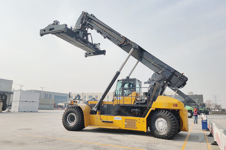 XCMG Container Reach Stacker for Sale in Ghana - Manipulador de contentor: foto 4 XCMG Container Reach Stacker for Sale in Ghana - Manipulador de contentor: foto 4