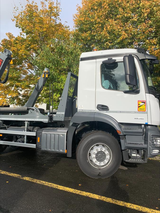 Mercedes Actros 1835 - Caminhão multibenne: foto 1 Mercedes Actros 1835 - Caminhão multibenne: foto 1