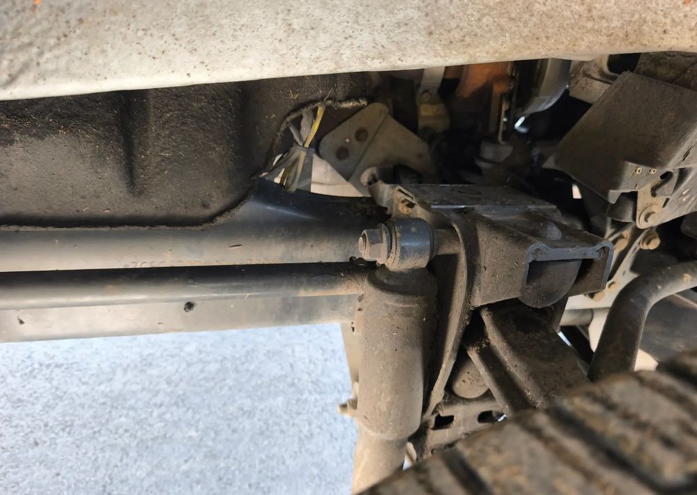 Iveco DAILY 70C18 KONTENER 5,5M obsługa silnika nowy rozrząd - Caminhão furgão: foto 4 Iveco DAILY 70C18 KONTENER 5,5M obsługa silnika nowy rozrząd - Caminhão furgão: foto 4