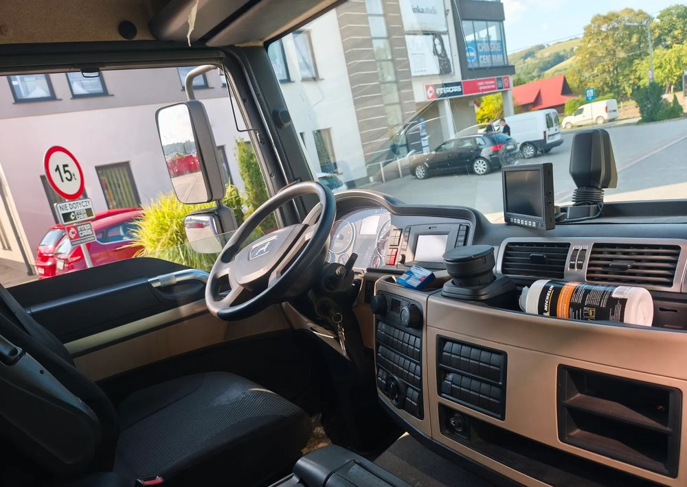 MAN TGL 12.250 kontener 6,2 , winda - Caminhão furgão: foto 4 MAN TGL 12.250 kontener 6,2 , winda - Caminhão furgão: foto 4