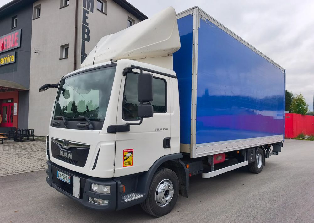 MAN TGL 12.250 kontener 6,2 , winda - Caminhão furgão: foto 1 MAN TGL 12.250 kontener 6,2 , winda - Caminhão furgão: foto 1