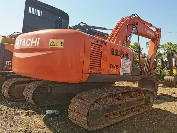 2022 Hitachi ZX240 - Escavadora de rastos: foto 1 2022 Hitachi ZX240 - Escavadora de rastos: foto 1