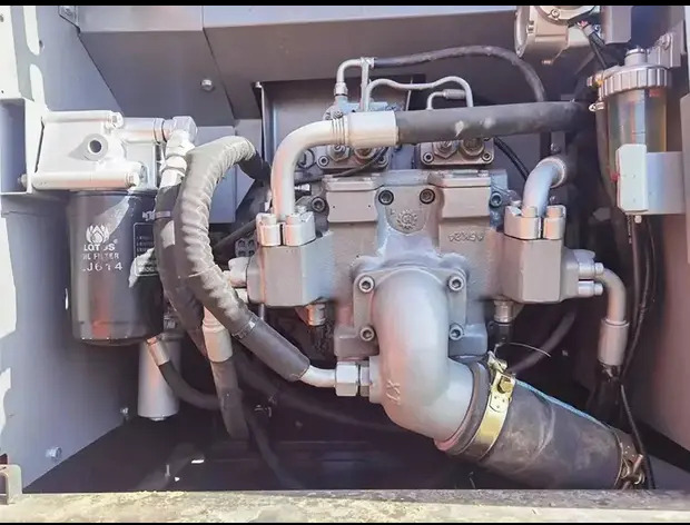 Escavadora de rastos 2023 Hitachi ZX200: foto 6