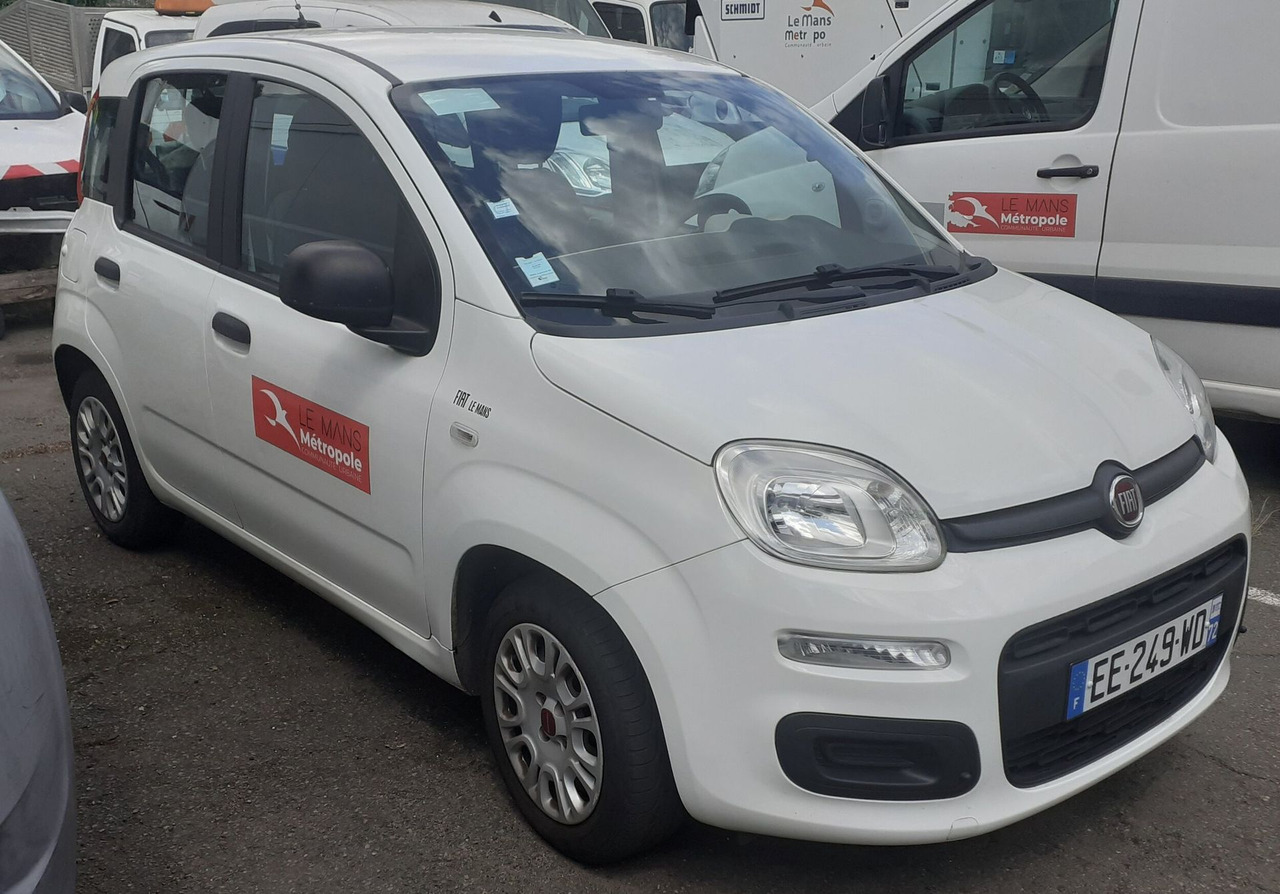 EE-249-72 - FIAT Panda Easy 1.2 - Automóvel: foto 1 EE-249-72 - FIAT Panda Easy 1.2 - Automóvel: foto 1
