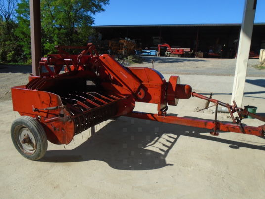 Massey Ferguson 10-8 - Enfardadeira de fardos quadrados: foto 2 Massey Ferguson 10-8 - Enfardadeira de fardos quadrados: foto 2