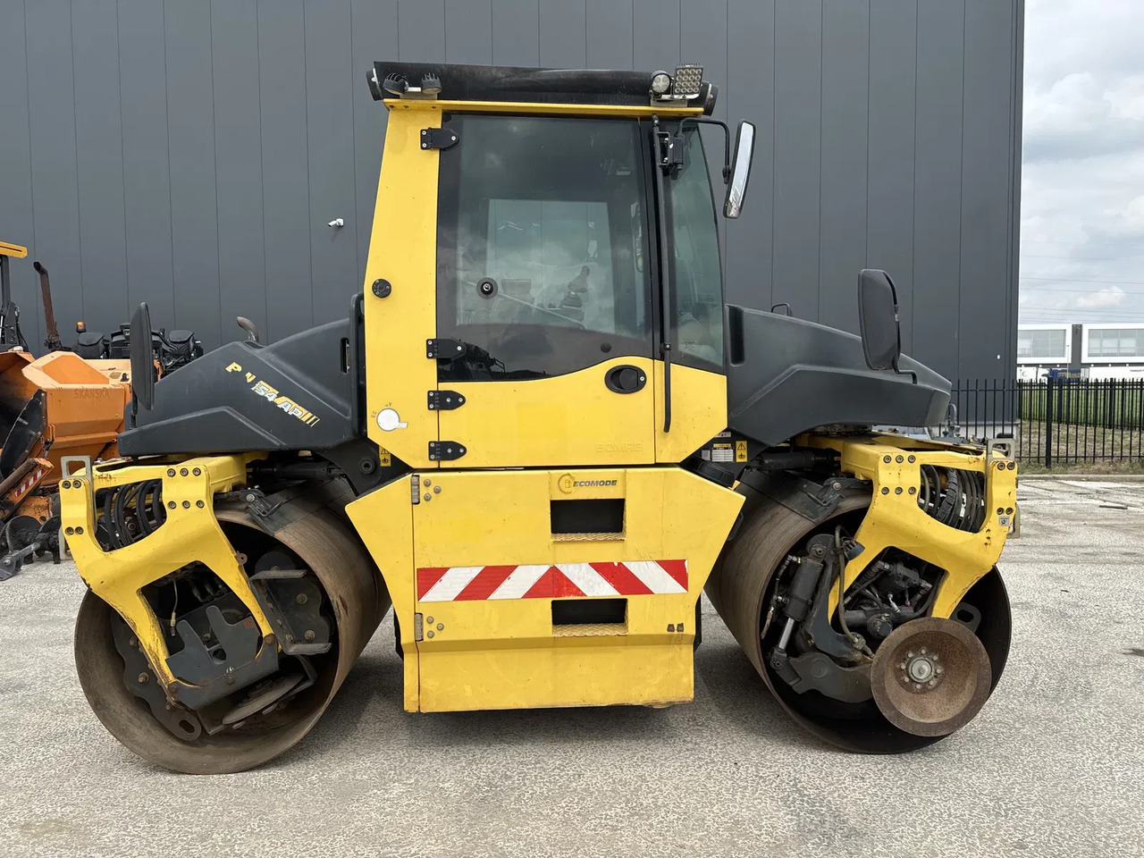 Bomag BW 154 AP-4i AM - Compactador de asfalto: foto 1 Bomag BW 154 AP-4i AM - Compactador de asfalto: foto 1