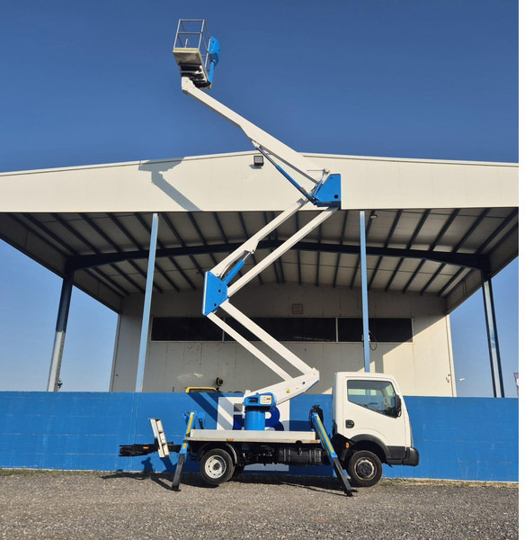 Usado SOCAGE DA320 sobre NISSAN CABSTAR 35.12 - Plataforma aérea: foto 4 Usado SOCAGE DA320 sobre NISSAN CABSTAR 35.12 - Plataforma aérea: foto 4