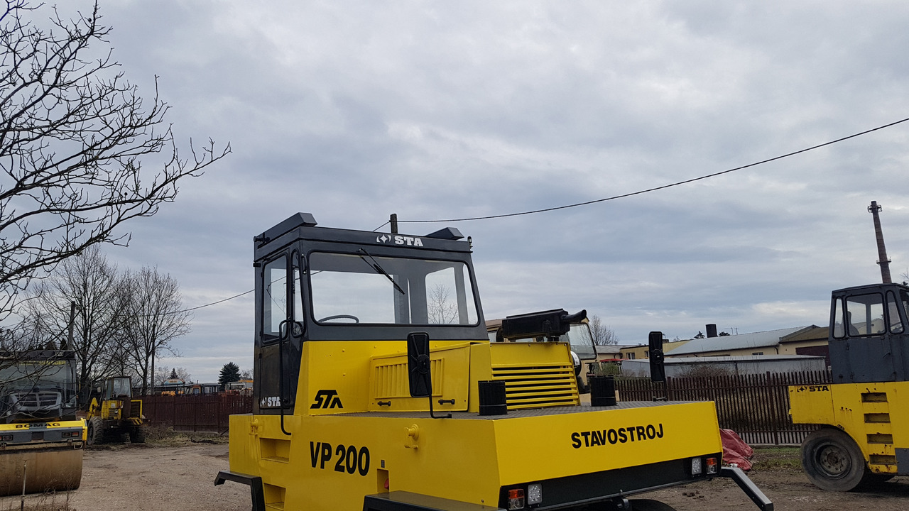 Stavostroj Remasz VP200 - Compactador de pneus: foto 1 Stavostroj Remasz VP200 - Compactador de pneus: foto 1