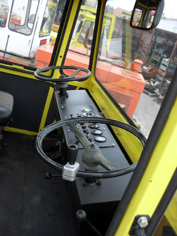 Stavostroj Remasz VP200 - Compactador de pneus: foto 4 Stavostroj Remasz VP200 - Compactador de pneus: foto 4