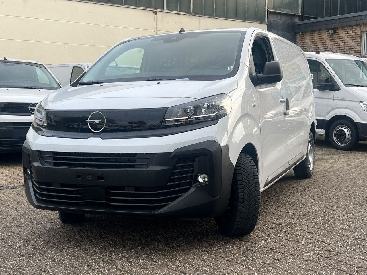 Opel Vivaro Cargo L2 H1 120 PS Allwetter AHK Rückfahr - Furgão: foto 3 Opel Vivaro Cargo L2 H1 120 PS Allwetter AHK Rückfahr - Furgão: foto 3