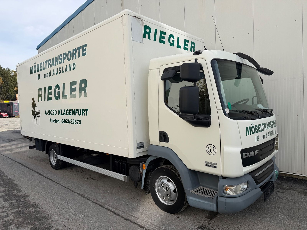 DAF LF 45.140 Koffer/LBW /TÜV - Carrinha de contentor: foto 2 DAF LF 45.140 Koffer/LBW /TÜV - Carrinha de contentor: foto 2