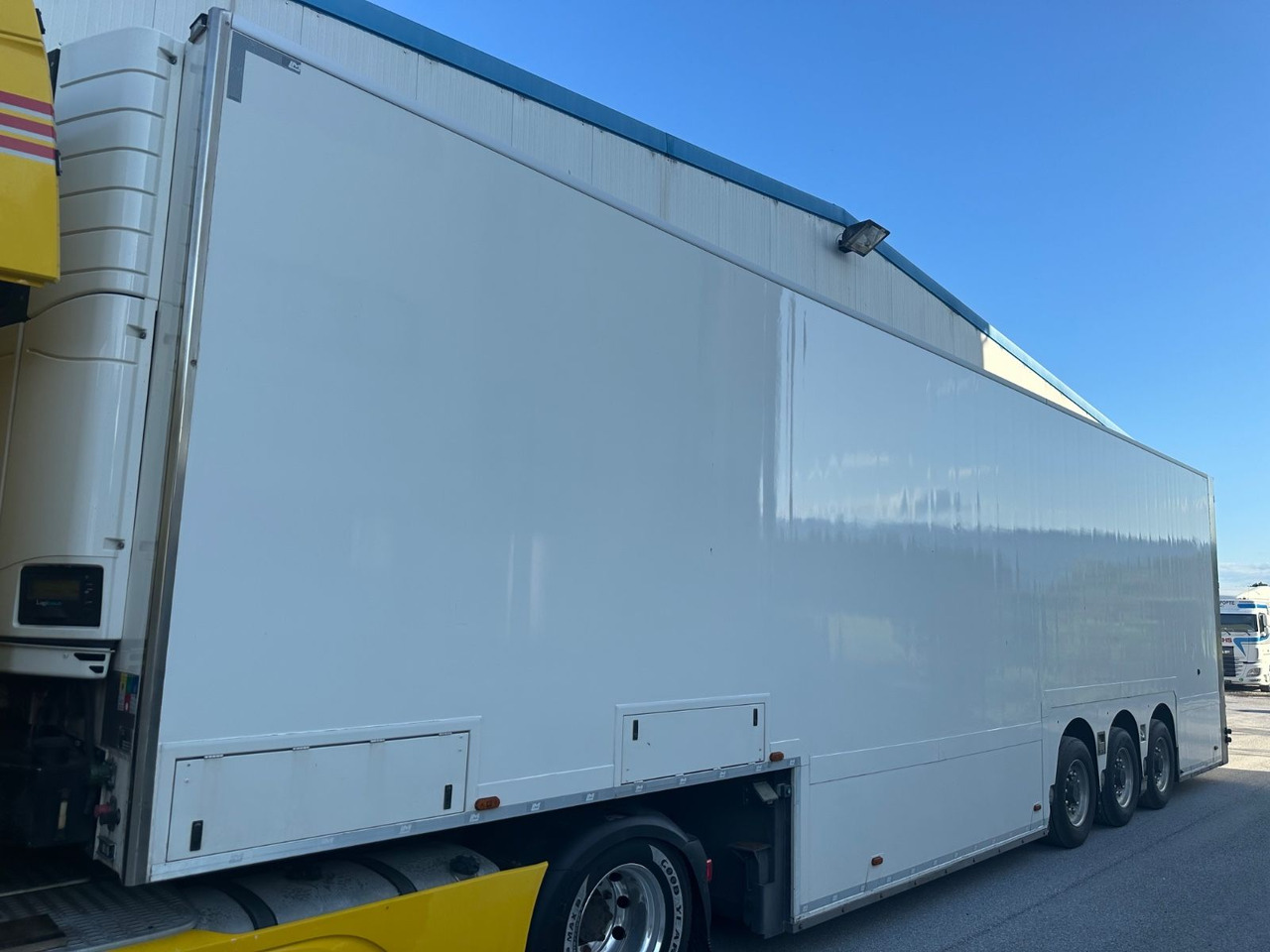 Van Eck Dubbeldeck T3Z Carrier - Semireboque furgão: foto 1 Van Eck Dubbeldeck T3Z Carrier - Semireboque furgão: foto 1