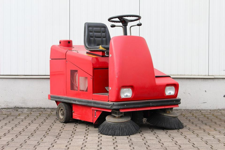 RCM R703 E/1 elektro Aufsitz- Kehrsaugmaschine Kehrmaschine - Varredora industrial: foto 3 RCM R703 E/1 elektro Aufsitz- Kehrsaugmaschine Kehrmaschine - Varredora industrial: foto 3