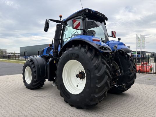NEW HOLLAND New Holland T8.350 PLMi Genesis - Trator: foto 5 NEW HOLLAND New Holland T8.350 PLMi Genesis - Trator: foto 5