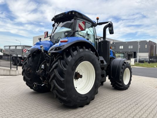 NEW HOLLAND New Holland T8.350 PLMi Genesis - Trator: foto 3 NEW HOLLAND New Holland T8.350 PLMi Genesis - Trator: foto 3