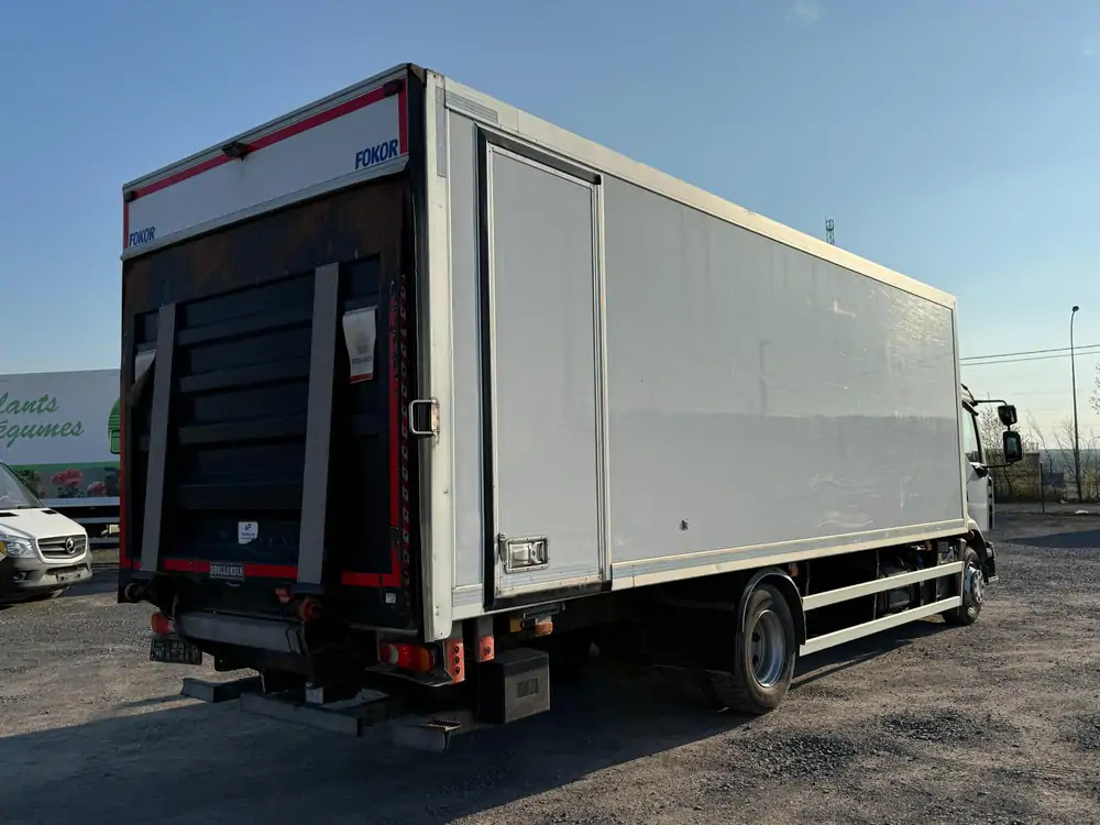 Renault D14 250 *D14 250 cv* - Caminhão furgão: foto 4 Renault D14 250 *D14 250 cv* - Caminhão furgão: foto 4