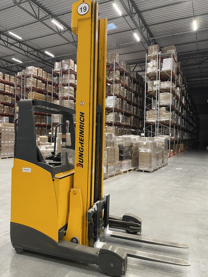 JUNGHEINRICH ETV214 - Empilhador retráctil: foto 1 JUNGHEINRICH ETV214 - Empilhador retráctil: foto 1