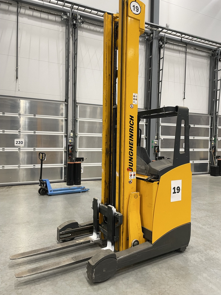 JUNGHEINRICH ETV214 - Empilhador retráctil: foto 3 JUNGHEINRICH ETV214 - Empilhador retráctil: foto 3