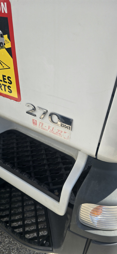 RENAULT - Caminhão frigorífico: foto 4 RENAULT - Caminhão frigorífico: foto 4