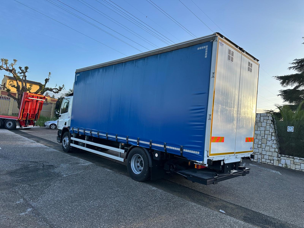 DAF CF 75.310 - Caminhão com lona: foto 2 DAF CF 75.310 - Caminhão com lona: foto 2