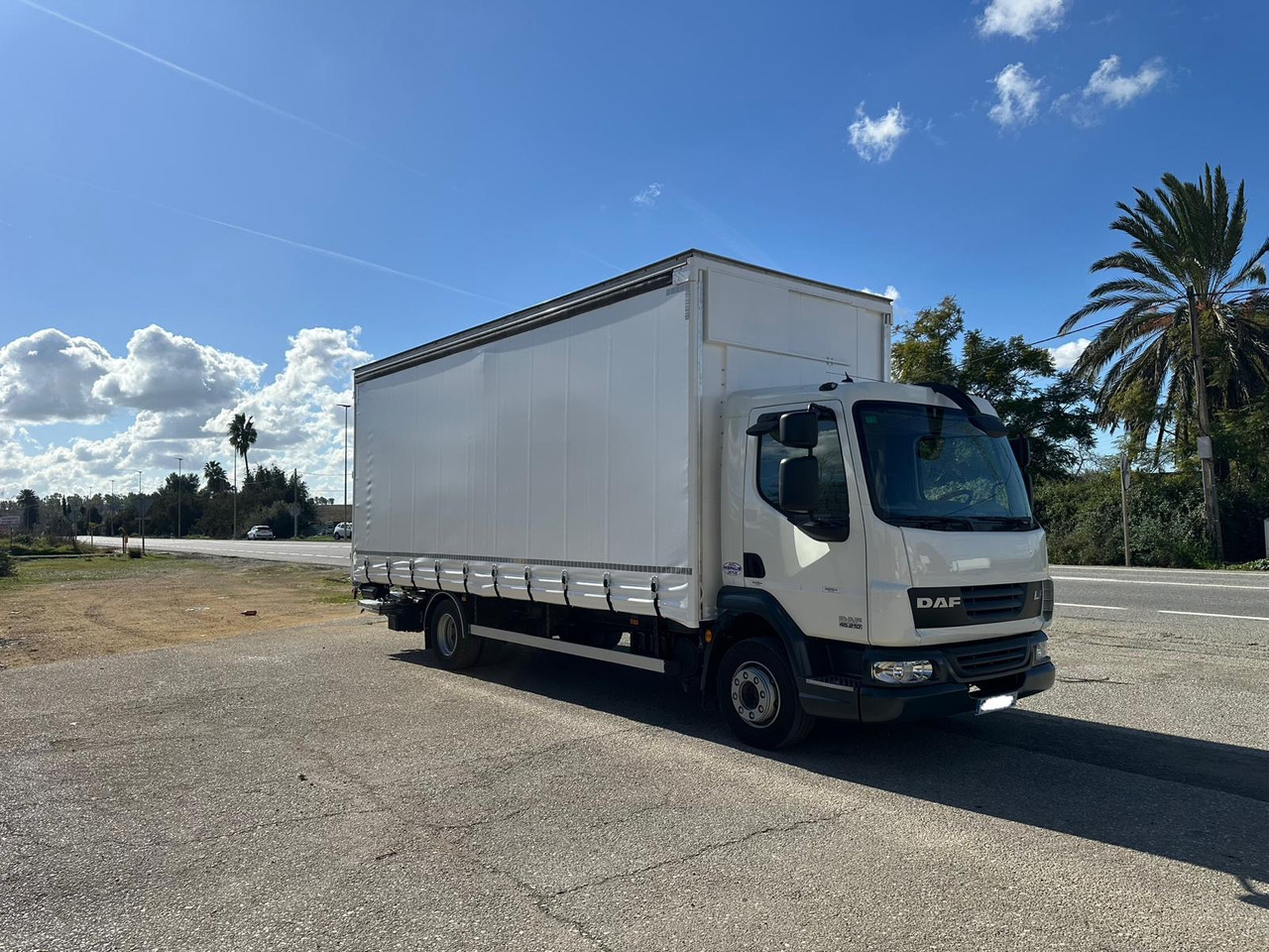DAF LF 45.250 - Caminhão com lona: foto 4 DAF LF 45.250 - Caminhão com lona: foto 4